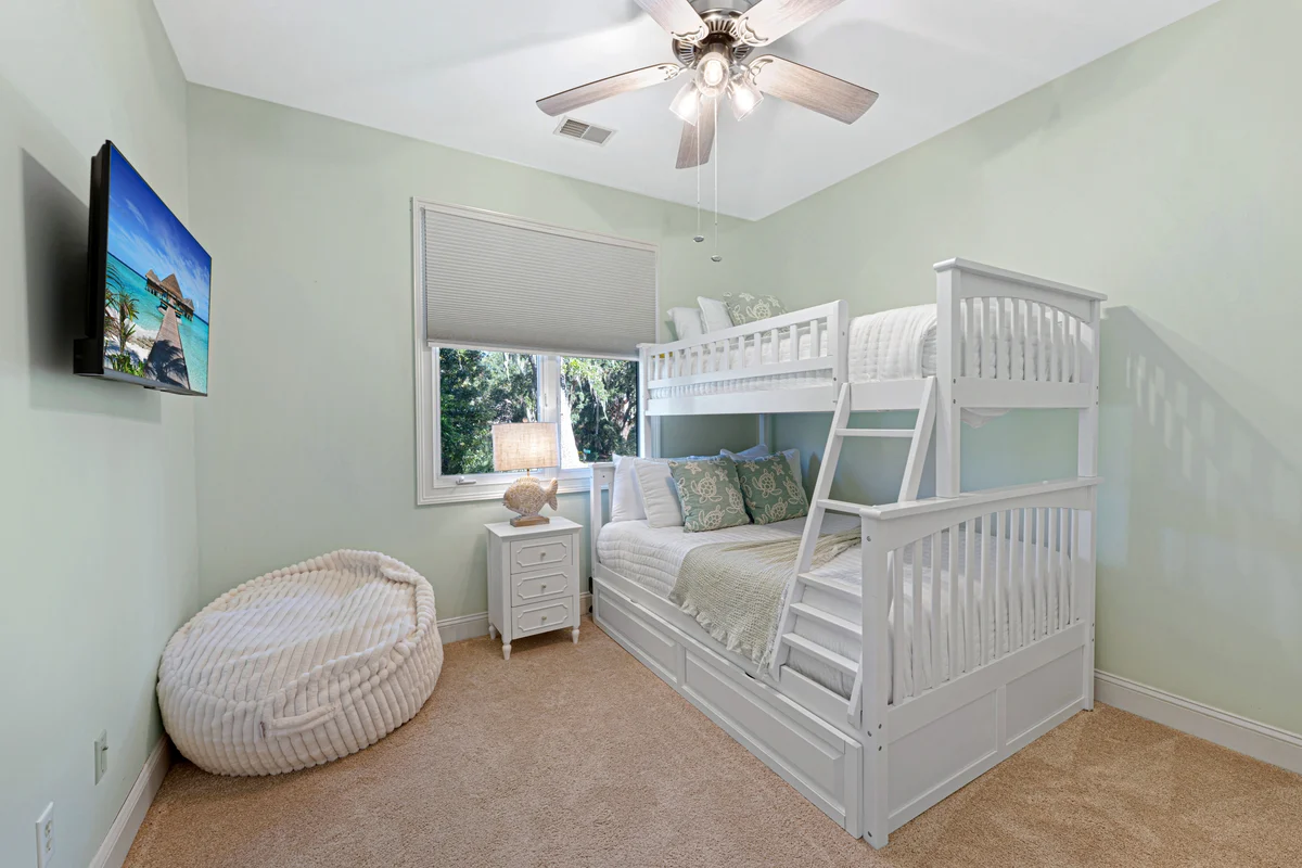Bedroom 3 image 1