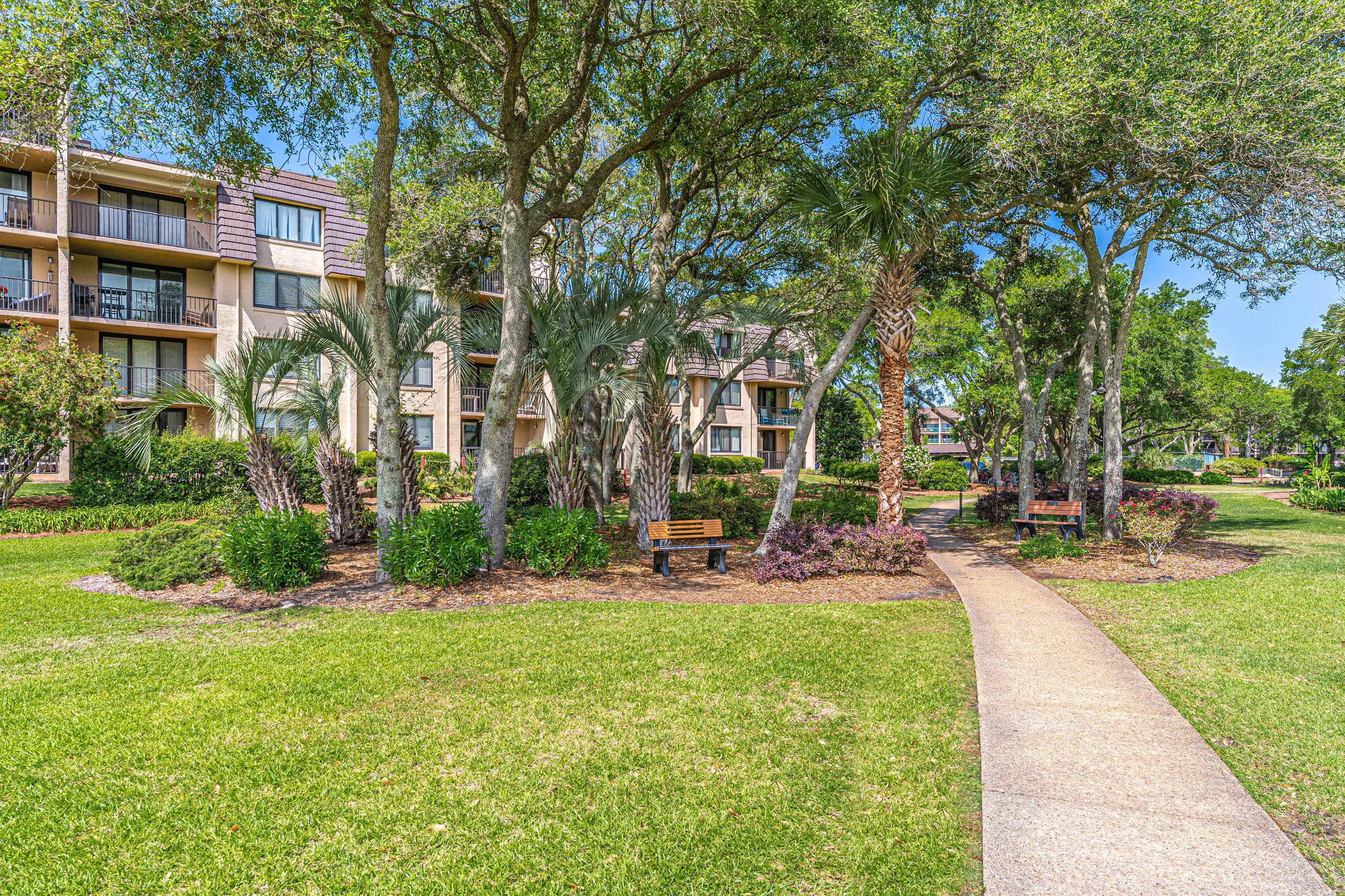6105 Island Club #25