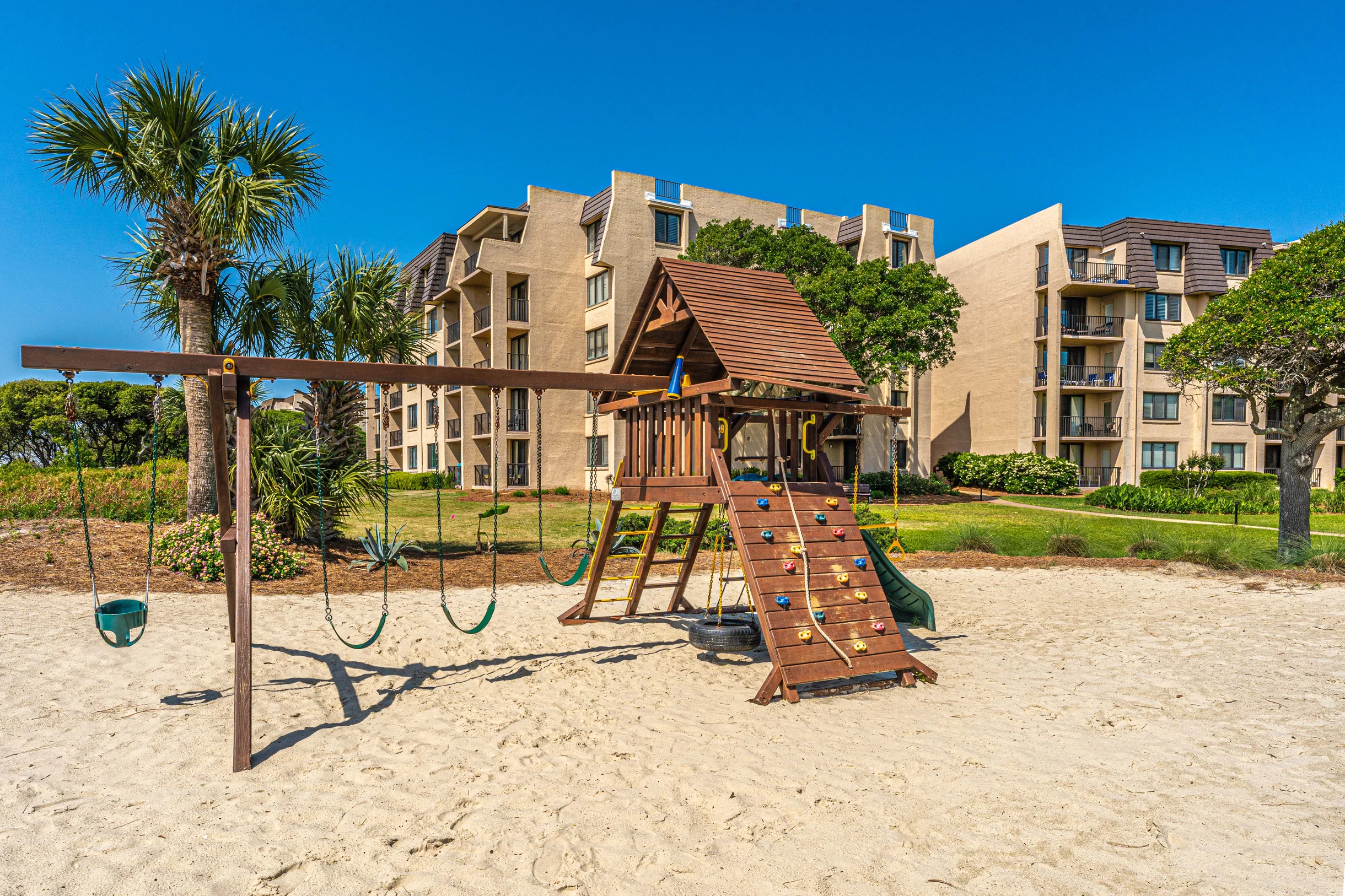 6105 Island Club #32