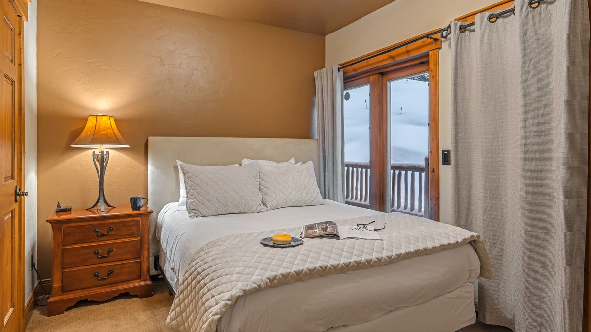 Bedroom 1 image 1