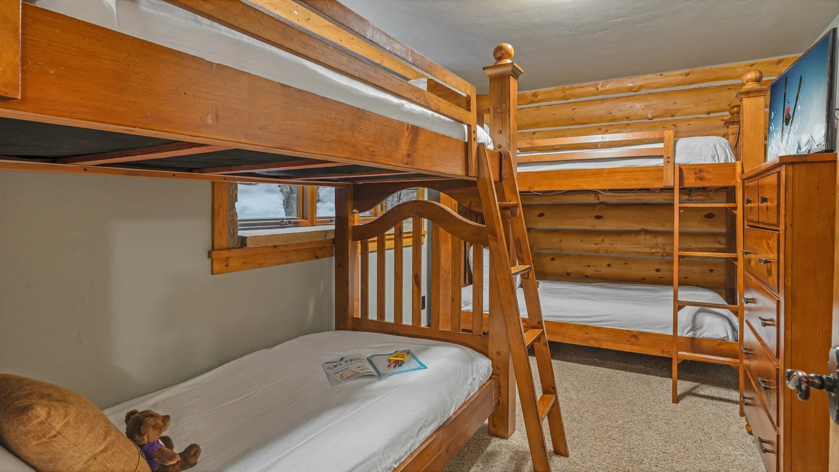Bedroom 5 image 1