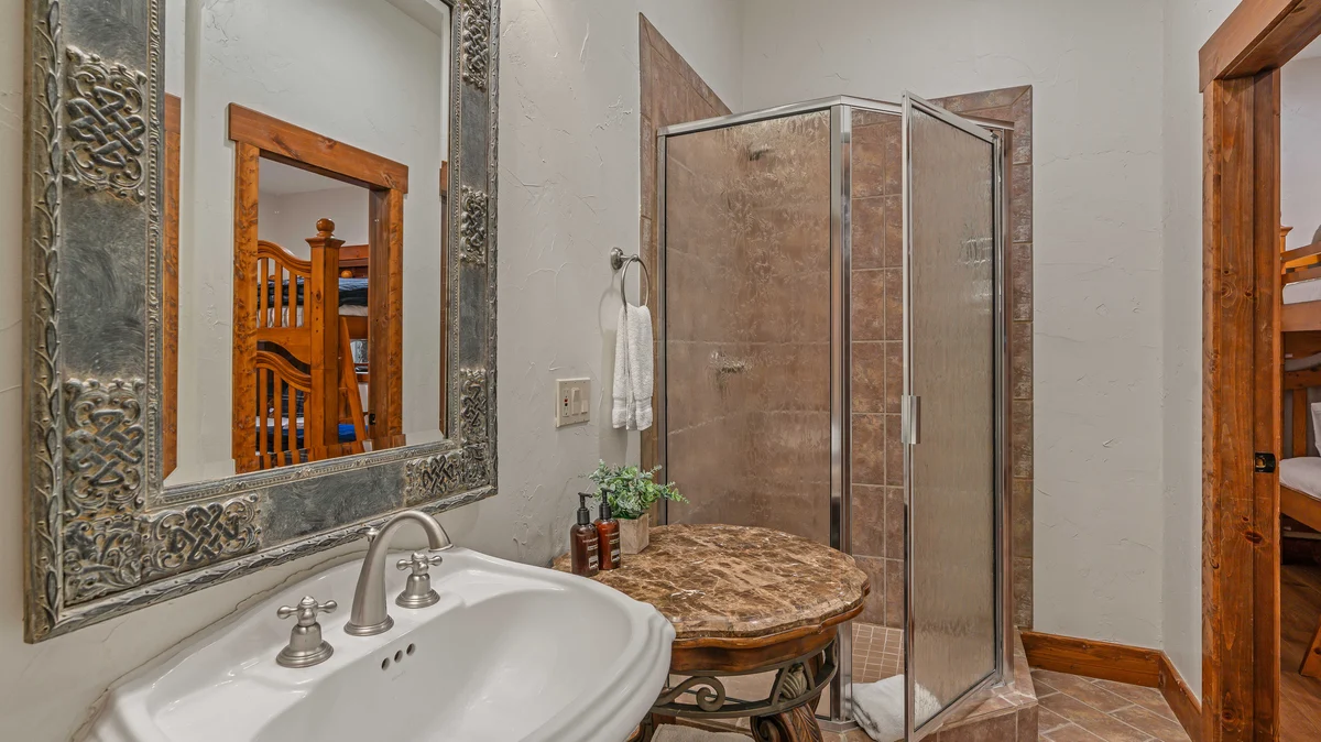Bathroom 2 image 1