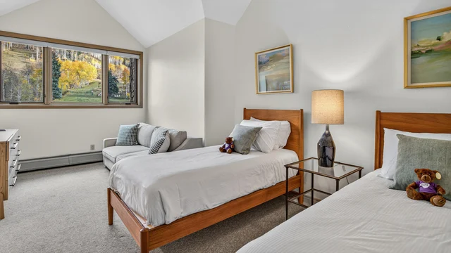 Bedroom 1 image 1