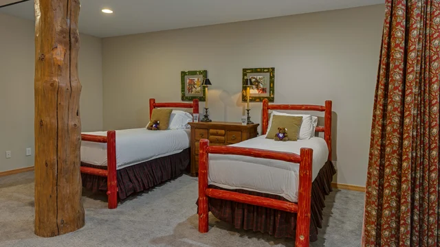 Bedroom 1 image 1