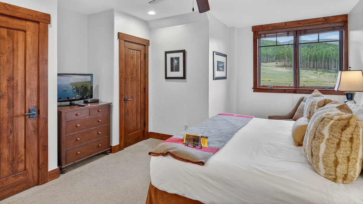 Bedroom 1 image 1
