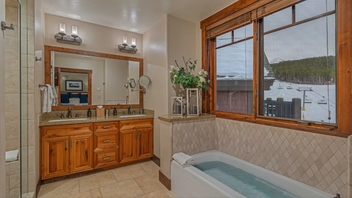Bathroom 2 image 1