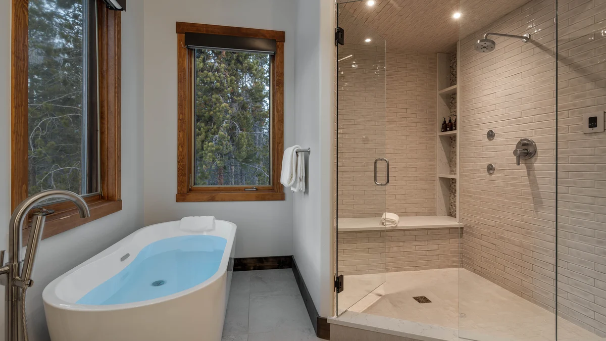 Bathroom 2 image 1