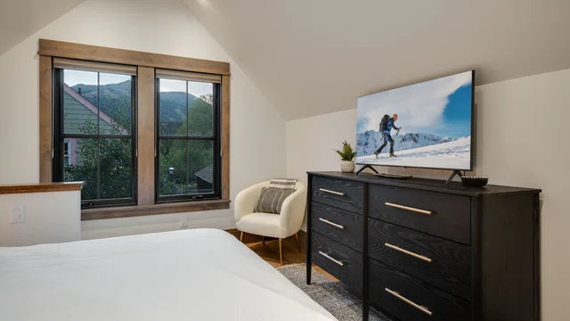 Bedroom 3 image 1