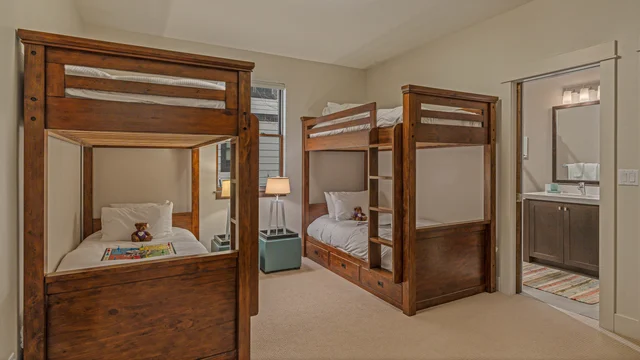 Bedroom 1 image 1