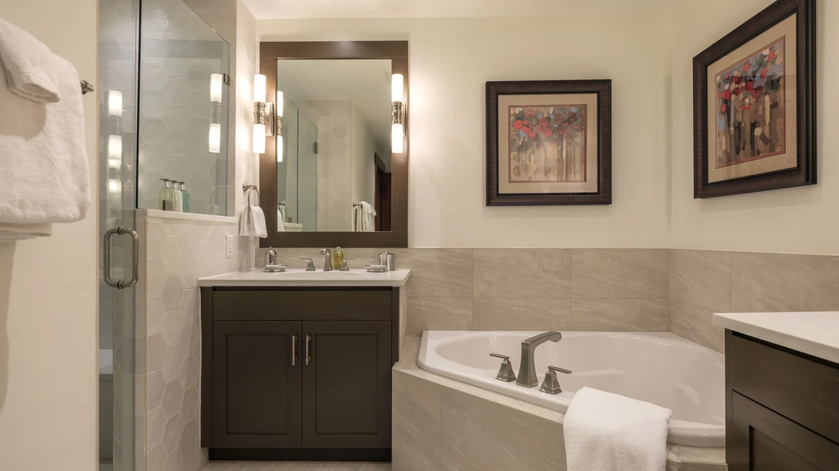 Ensuite Bathroom 3 image 1