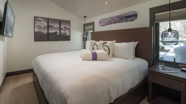 Bedroom 5 image 1