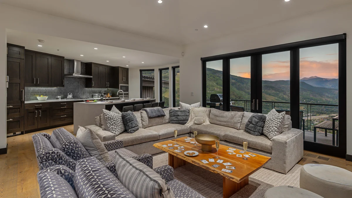 Wander Vail Radiance