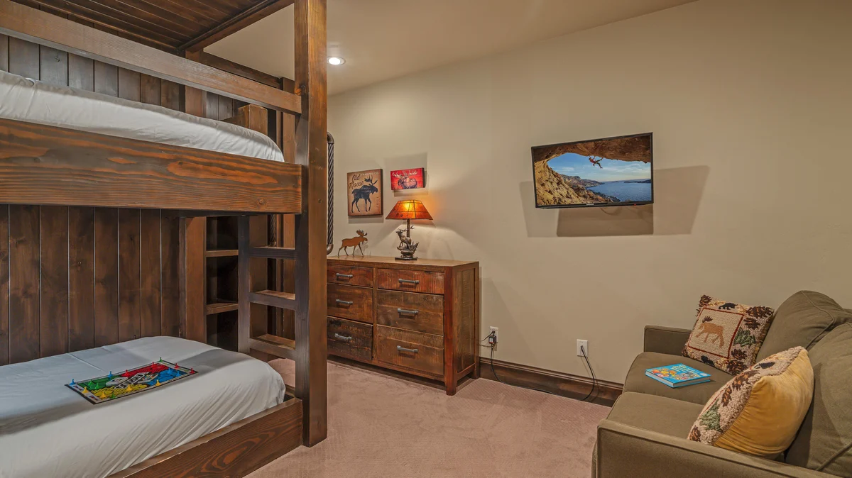 Bedroom 1 image 1