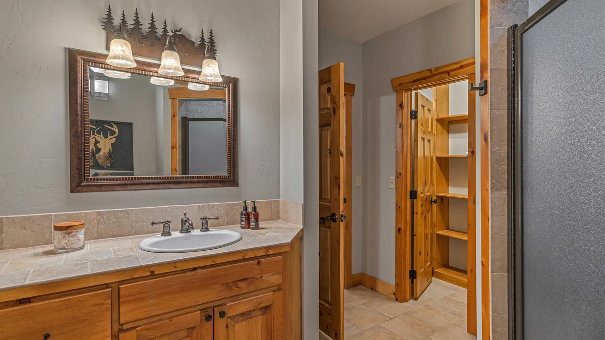 Bathroom 2 image 1