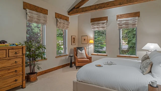 Bedroom 1 image 1