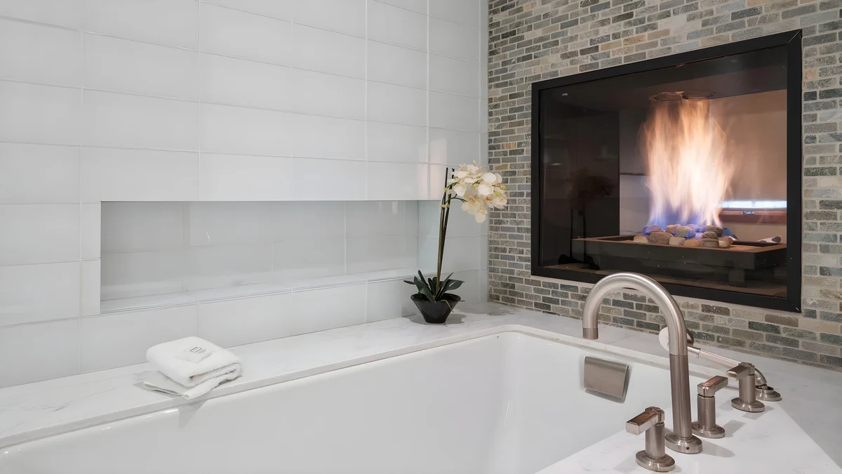Bathroom 1 image 1