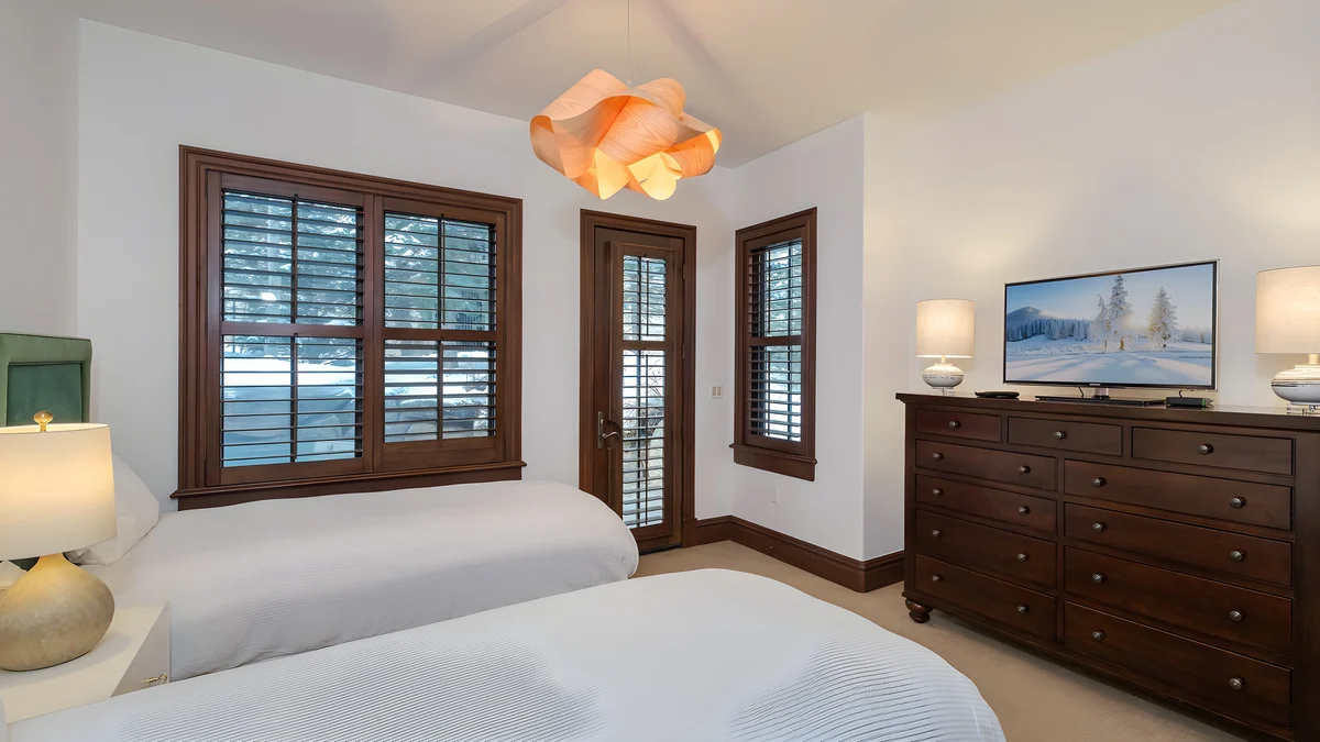 Bedroom 3 image 1
