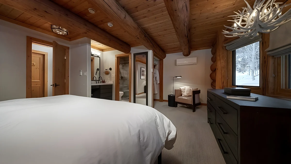 Bedroom 1 image 1