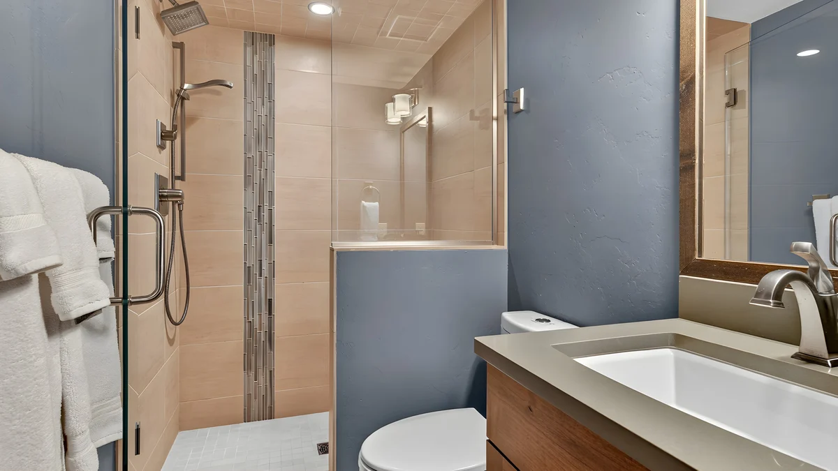 Ensuite Bathroom 5 image