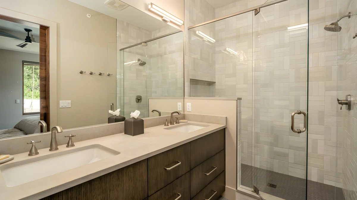 Ensuite Bathroom 5 image 1