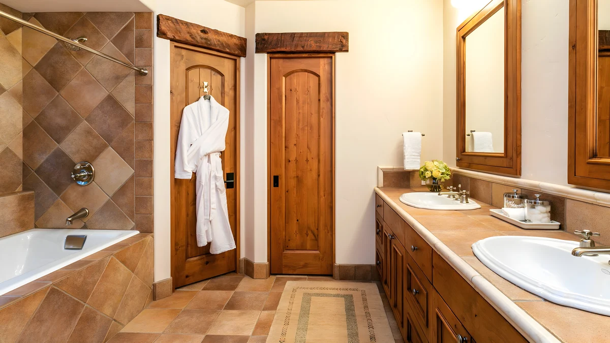Ensuite Bathroom 4 image 1
