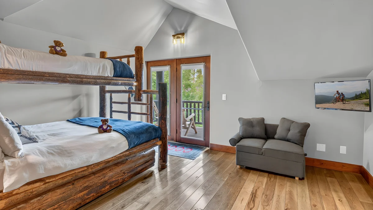 Bedroom 5 image 1