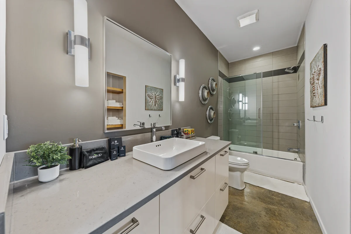 Wander Candler Modern