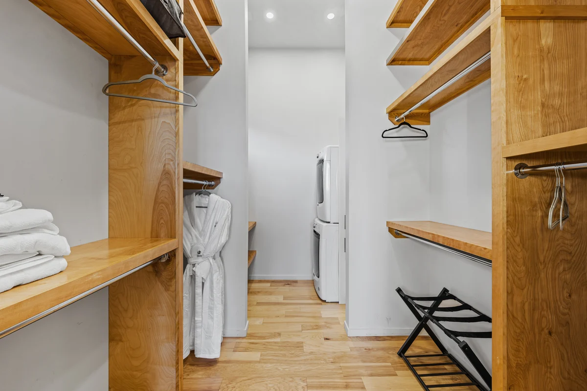 Wander Candler Modern