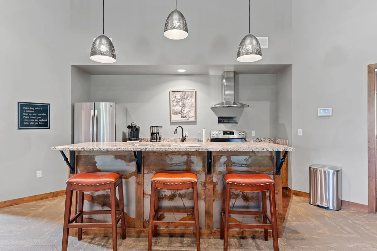 Huge Windows! Modern Powderhouse Pass Home #35