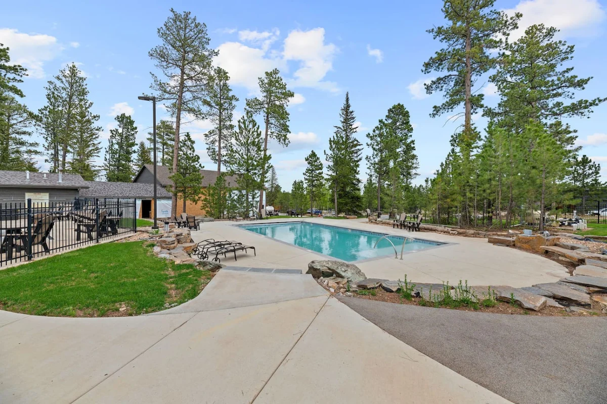 Huge Windows! Modern Powderhouse Pass Home #36