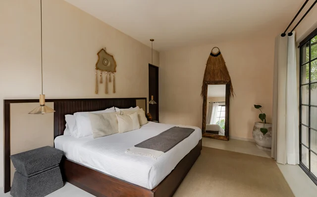 Bedroom 5 image 1