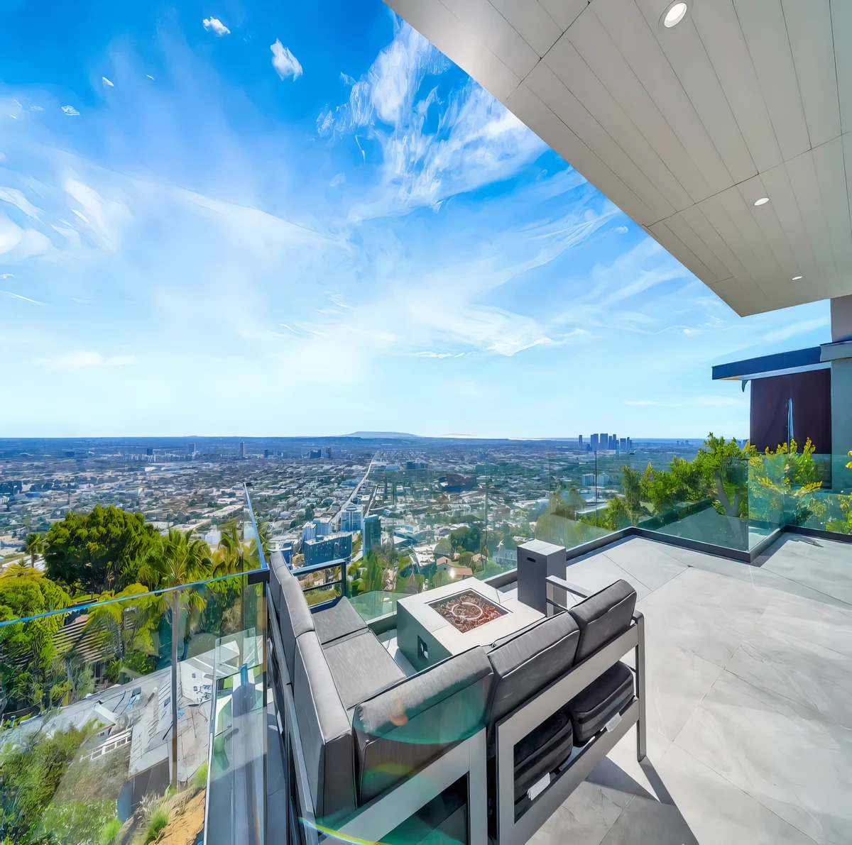 Wander West Hollywood Vistas