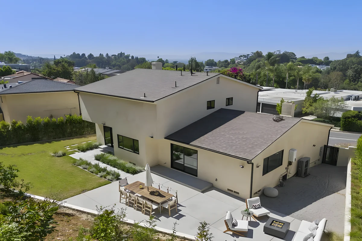 The Dona Modern: Prime Studio City Location with Indoor-Outdoor Flow