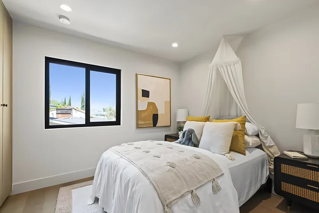 Bedroom 4 image 1