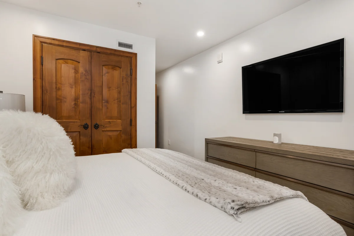 Ritz-Carlton Luxury Suite with Mountain Views #17