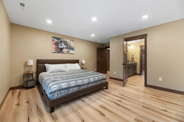 Bedroom 1 image 1