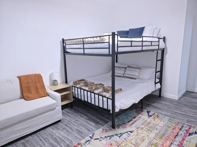 Bedroom 2 image 1