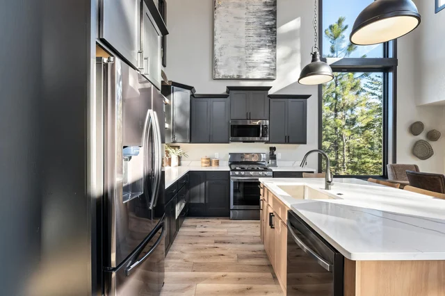 Huge Windows Modern Powderhouse Pass Home property photo 14