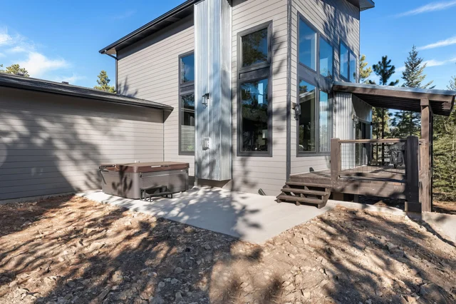 Huge Windows Modern Powderhouse Pass Home property photo 7