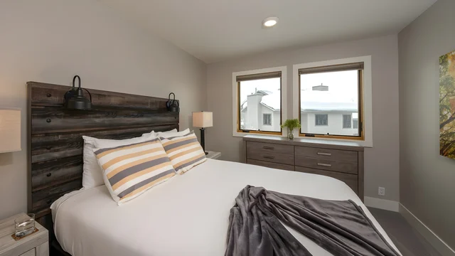 Bedroom 2 image 1