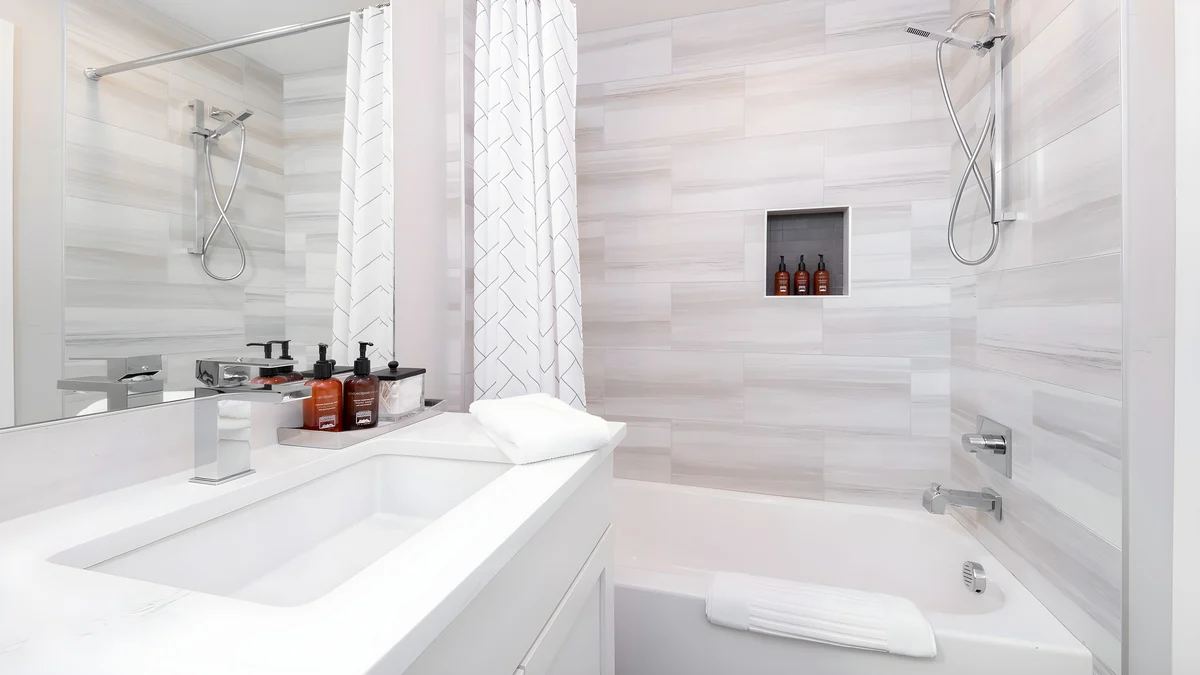 Ensuite Bathroom 2 image 1