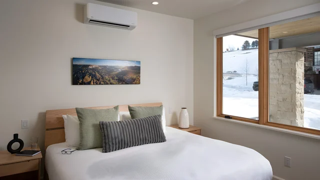 Bedroom 2 image 1