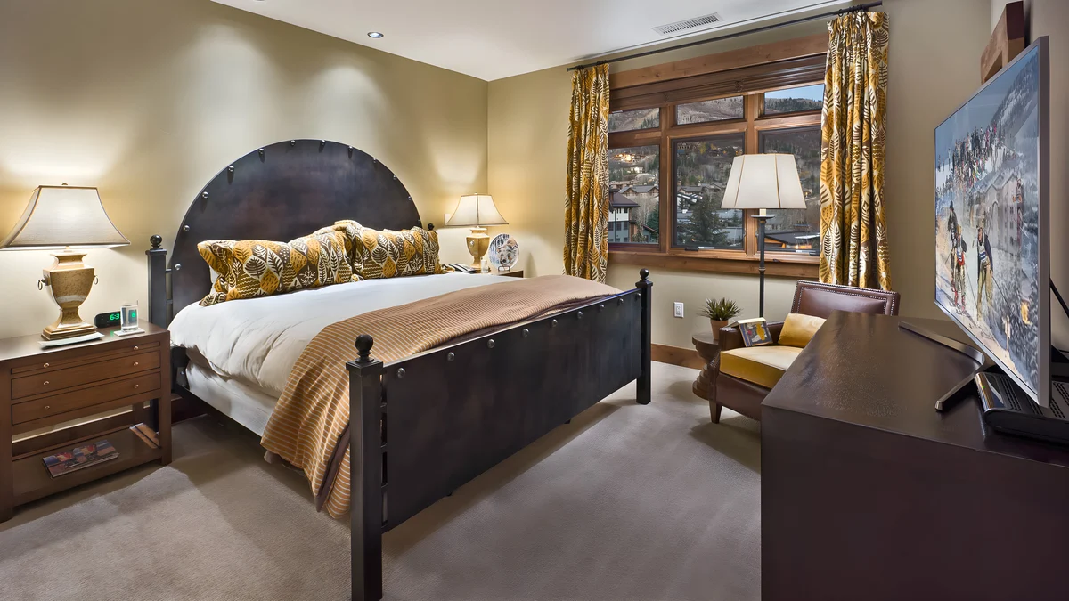 Bedroom 1 image 1