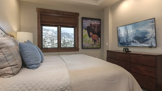 Bedroom 1 image 1