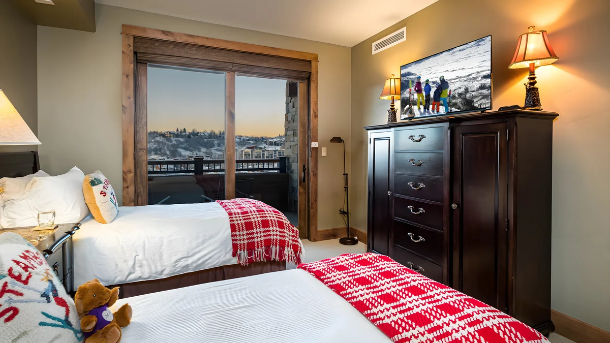 Bedroom 1 image 1