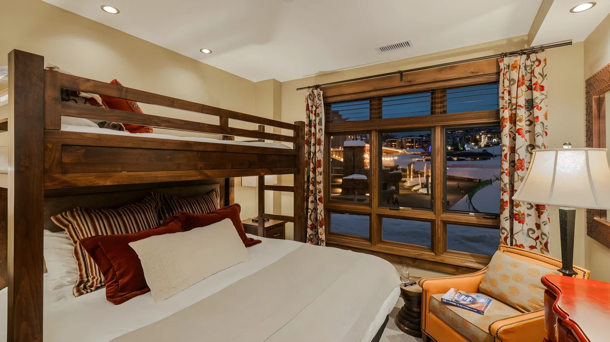 Bedroom 1 image 1