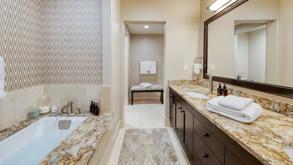 Ensuite Bathroom 2 image 1