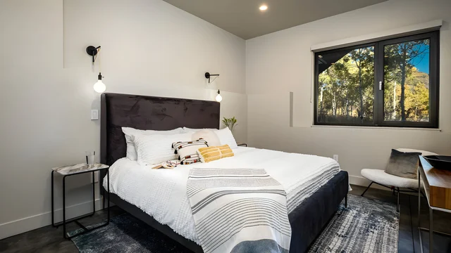 Bedroom 4 image 1