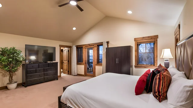 Bedroom 1 image 1