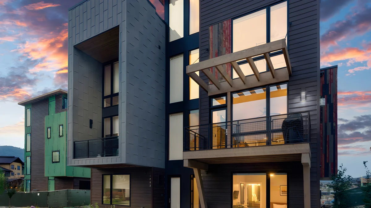 Wander Steamboat Metropolitan